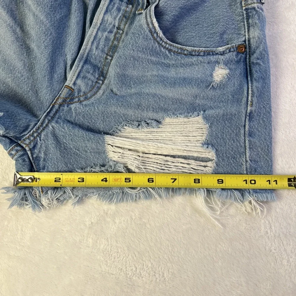 LEVIS 501 Cut Off Jean Shorts Light Blue Wash Women 26 (28.5*) Button Fly Denim‎